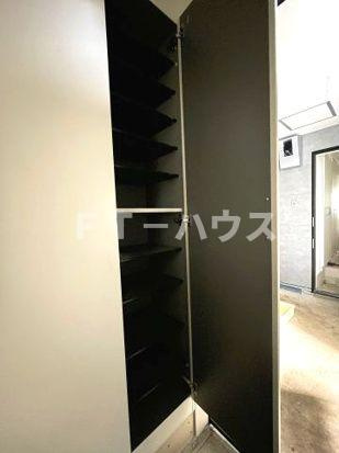 REVENE習志野の玄関