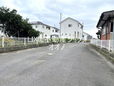 【駐車場】 | 加須市鴻茎　中古一戸建 | 普通車並列2台可（車種による）