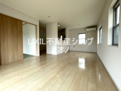【居間・リビング】 | 加須市鴻茎　中古一戸建