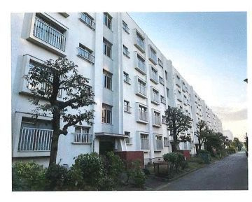 多摩川住宅　ハ-19号棟の外観