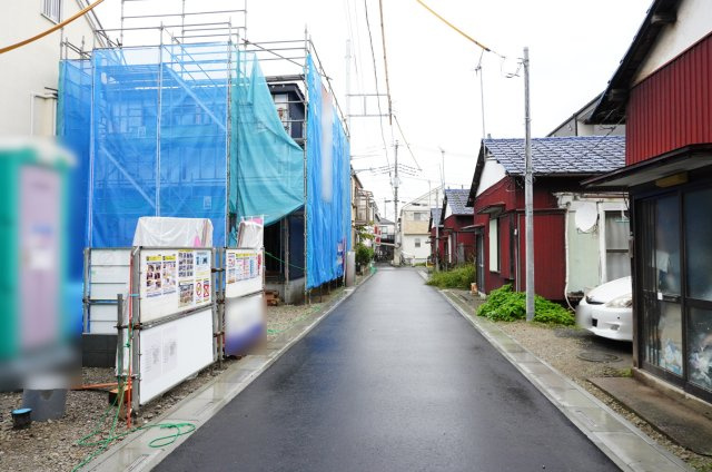 越谷市大字袋山 新築分譲住宅 全2棟 1号棟の前面道路含む現地写真