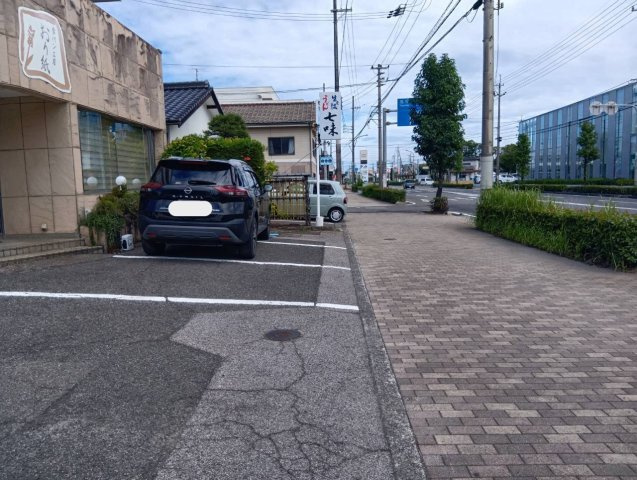 新田町2丁目　店舗付き住宅の駐車場|【駐車場】