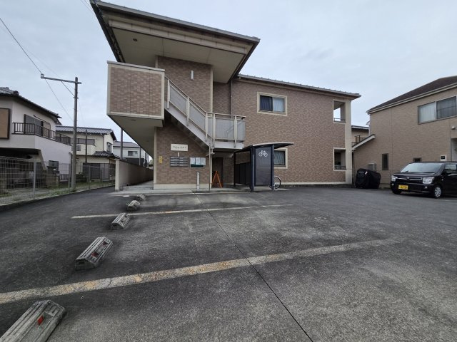 フレーズ・ルイの駐車場