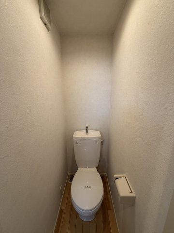 カーサベルデ中野のトイレ|落ち着いたトイレです