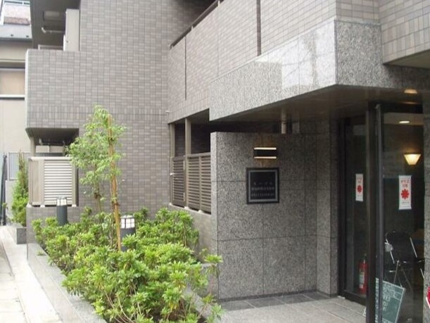 ルーブル新宿西落合参番館のエントランス