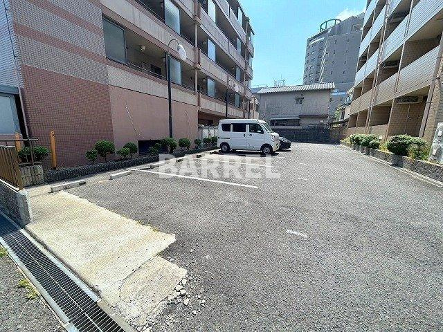 サニーセレクトコーポの駐車場