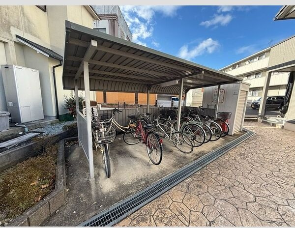 ルミエールII IIの駐車場