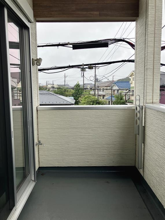 下井草戸建のバルコニー|お洗濯にも便利なバルコニー付き