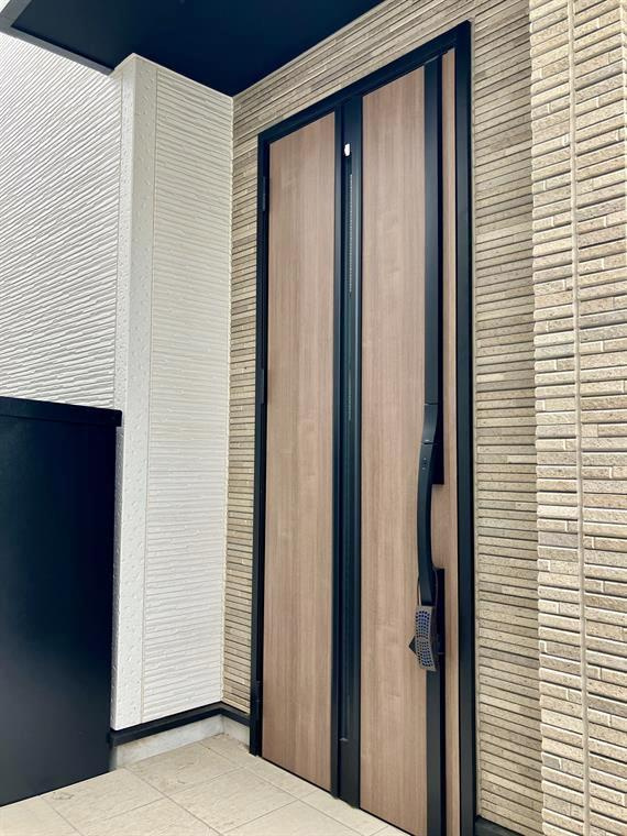 宮前戸建のエントランス|ゆとりのあるエントランスです