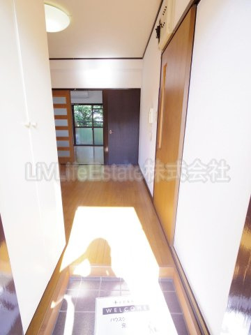 小平市中島町の賃貸マンションの玄関