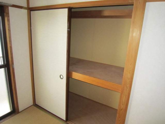 パークハイツⅡの設備|たっぷり収納できる押入れ