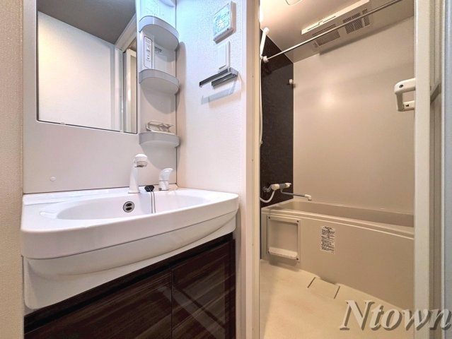 【洗面所】 | S-RESIDENCE茶屋ヶ坂 | スペースが確保できる洗面所です