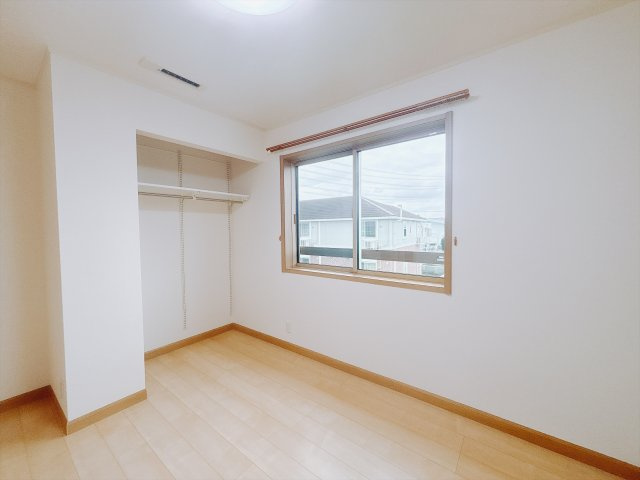 【中古戸建】伊勢崎市境女塚の洋室|■洋室｜子供部屋のメリットは「自立心を養うことができる」「自分で整理整頓できるようになる」そして、お子様が成長した際には「プライバシーを確保できる」といい事だらけ♪