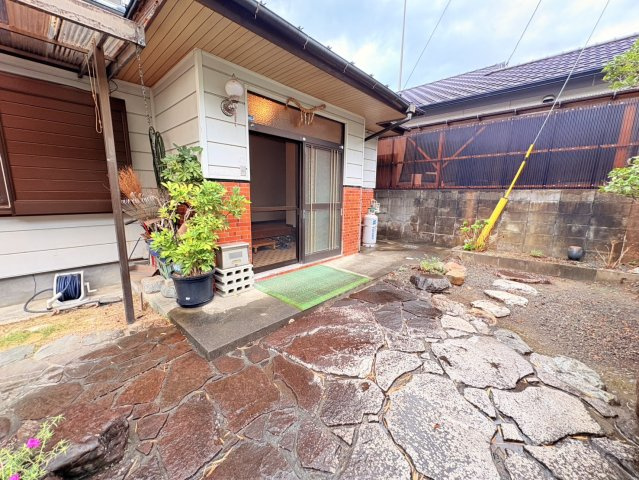 広々家庭菜園にも‼　天草市志柿町の玄関