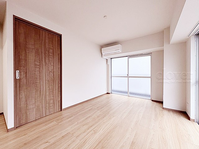 【居間・リビング】 | マンション弦巻 | くつろぎの空間であるLDKの様子。安心してくつろげるよう派手さは控えて、さりとて地味すぎもせず、あなたの生活を彩ってくれます。～即日のご見学可能～　お問合せはお気軽にどうぞ。