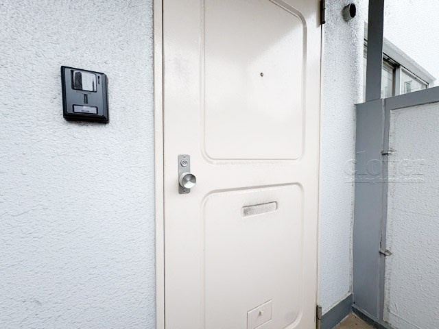 【その他共用部分】 | マンション弦巻 | 皆様をお迎えする、お部屋の玄関ドア。開けやすさや開放角度、ドアノブの操作しやすさや鍵の形状などを、現地で一度ご確認ください。～即日のご見学可能～　お問合せはお気軽にどうぞ。
