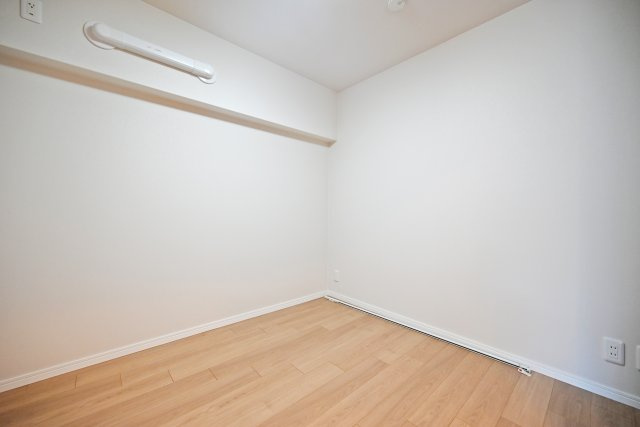 関大前スカイハイツA棟の子供部屋|洋室約4.3帖
子ども部屋に適した広さがあり、学習机やベッドもゆったりとレイアウトできます。