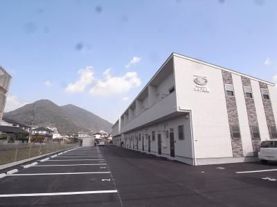 ルネス若園A棟の外観