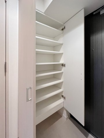 Ｍ－ＲＥＳＩＤＥＮＣＥ新大阪Ｇａｒｄｅｎの玄関
