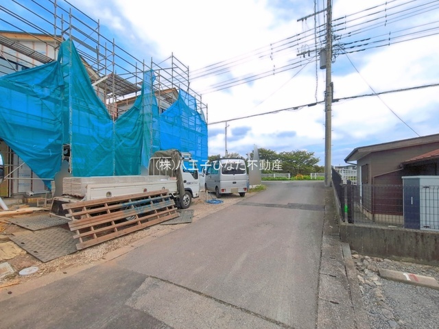 『八王子市新築戸建て』八王子市横川町42-21【仲介手数料無料】　　２０期の前面道路含む現地写真|～仲介手数料無料☆八王子ひなた不動産～八王子市横川町　新築戸建て