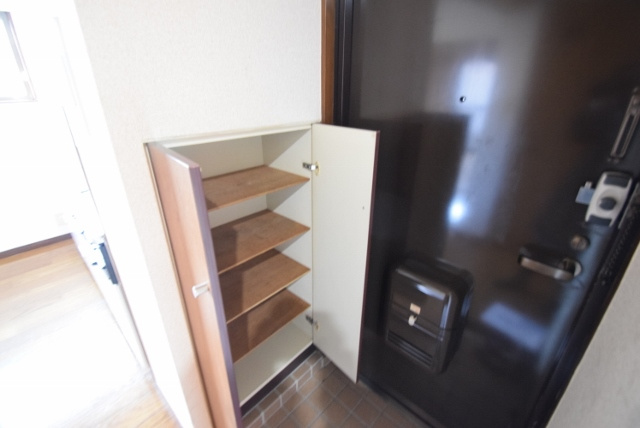 クレメゾン西船の玄関|下駄箱も玄関にあります
