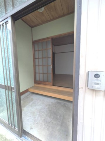 荒井荘の玄関
