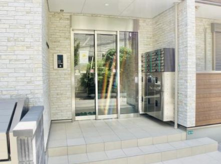 KOMFORTA新中野のエントランス|落ち着いたエントランスです