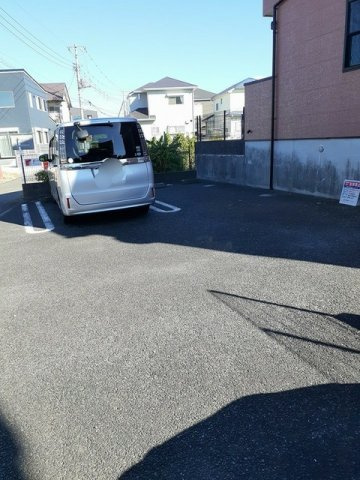 ヴィラ・シェーンの駐車場|駐車場に車を止められます