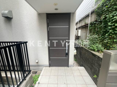 【玄関】 | 上大崎4丁目戸建 | きれいな玄関です