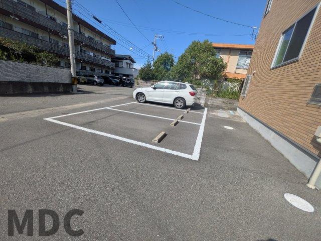 ハピネス川内の駐車場