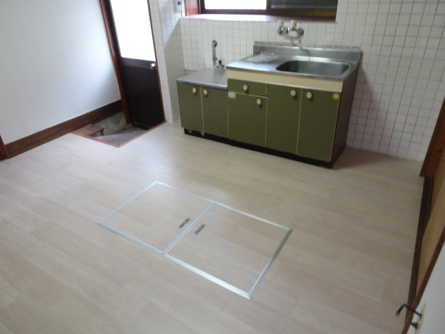 荒尾町戸建貸家の居間・リビング