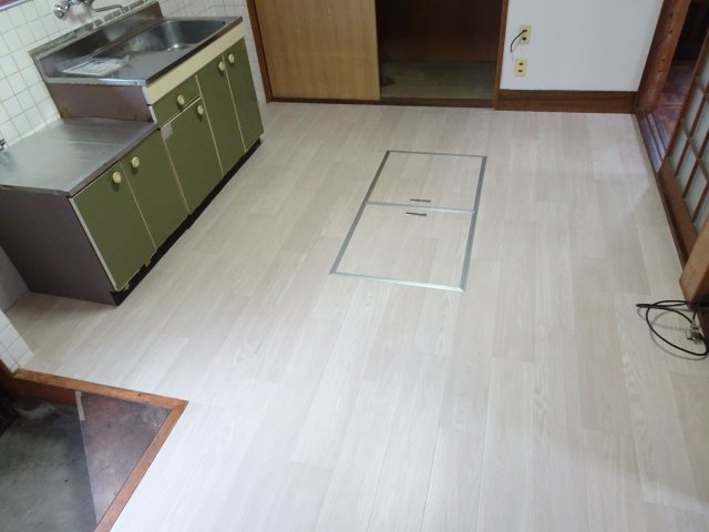 荒尾町戸建貸家の居間・リビング