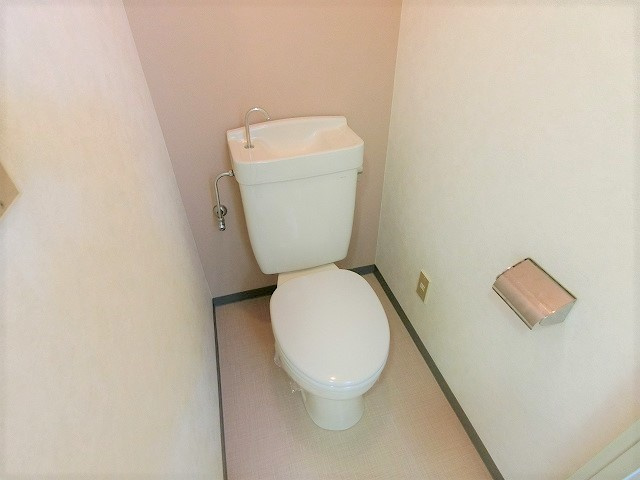 キョーワハウス拝島Iのトイレ|写真は同建物の別部屋を参考に掲載しております。