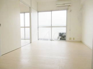 【居間・リビング】 | 鈴木マンション | 洋室のお部屋です。
