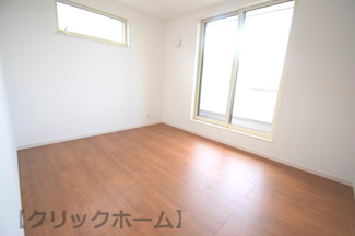 【洋室】 | 呉市焼山中央5丁目【太陽光発電設置】全2区画　NO2 | 2階　洋室×4　収納付きでお部屋がスッキリ広く使えます。
