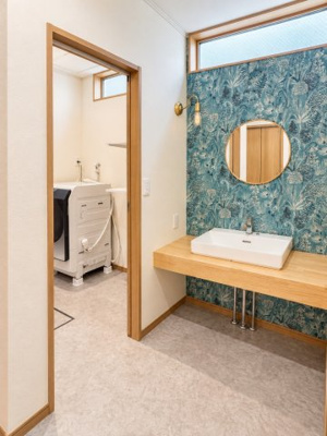 【独立洗面台】 | ◆港南区東永谷3丁目　中古戸建◆ | ◆ご家族の1日が始まり、1日が終わりを締めくくる洗面空間。洗濯機を配置しても十分なスペースを確保した設計となっております。