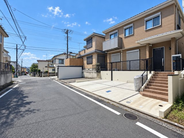 【前面道路含む現地写真】 | ◆港南区東永谷3丁目　中古戸建◆ | ◆住宅ローンのご相談や周辺環境のご案内も含め、ローンに詳しい、地元に詳しいスタッフがお出迎えさせていただきます。お気軽にご相談ください。