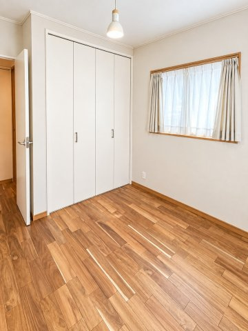 【洋室】 | ◆港南区東永谷3丁目　中古戸建◆ | ◆感性を育むプライベートルームはシンプルでスマートな空間。好みの空間で読書をしたり、音楽を聞いたりと一人の時間も充実したものにできます。
