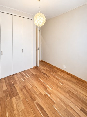 【洋室】 | ◆港南区東永谷3丁目　中古戸建◆ | ◆子どものスタディ空間として、あるいは書斎やホビールームとして生活スタイルに合わせて使えるプライベートルーム。居心地のいい落ち着いたインテリアが似合います。