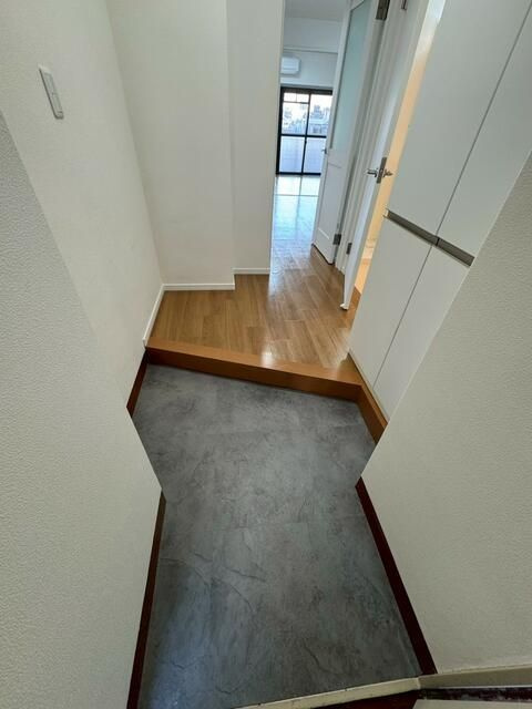 須賀マンションの玄関