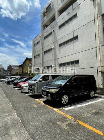 ラ・フォレ根岸の駐車場