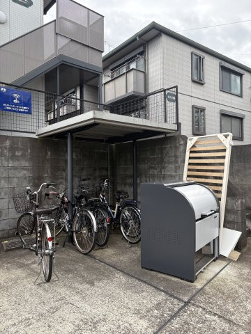 パインＫのその他共用部分|共用部に駐輪場・ゴミストッカーを設置♪