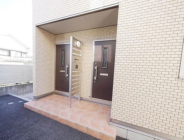 クレストヒル山下Bのエントランス