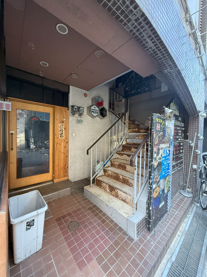 ハヤトビルのエントランス