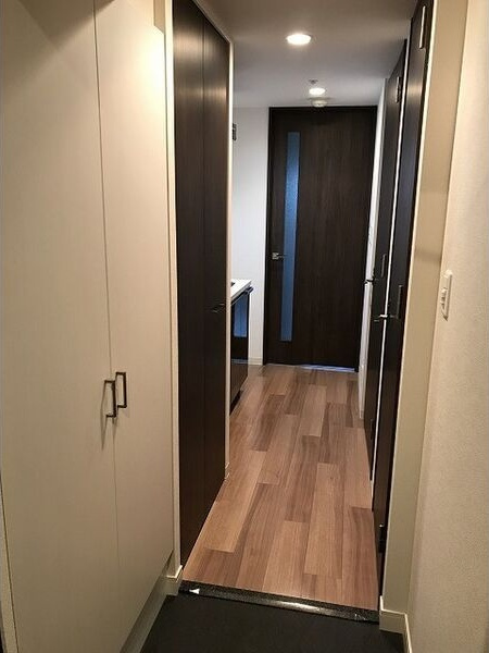 プレサンス金山デュアルの玄関