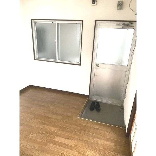 畑中マンションの玄関