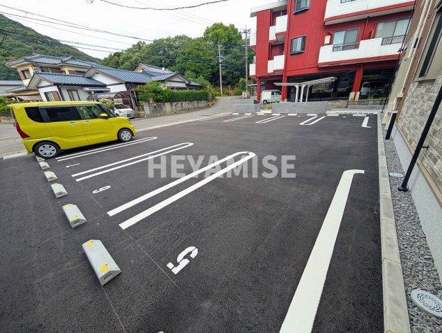 パークサイド　クレハ　Ⅲの駐車場