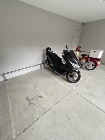 エスリード南森町ラグシスの駐車場