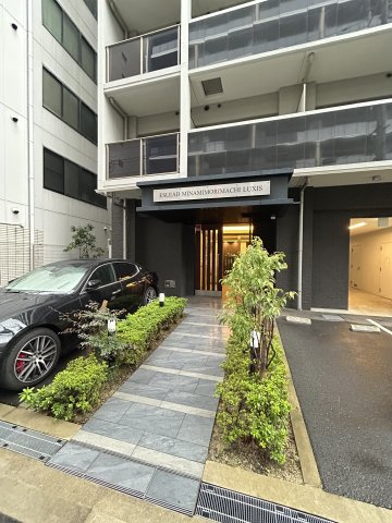 エスリード南森町ラグシスのエントランス