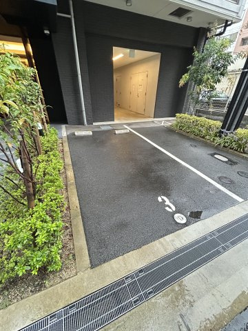 エスリード南森町ラグシスの駐車場